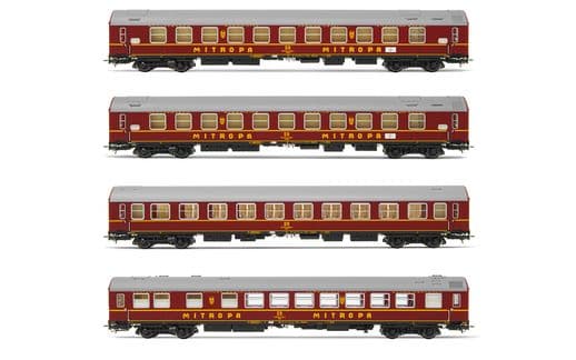 DR, set di 4 carrozze OSShD Tipo B "Tourex", livrea rossa con strisce gialle, composto da 2 carrozze letti WLABme, 1 carrozza SDme e 1 carrozza ristorante Wrme, ep. IV