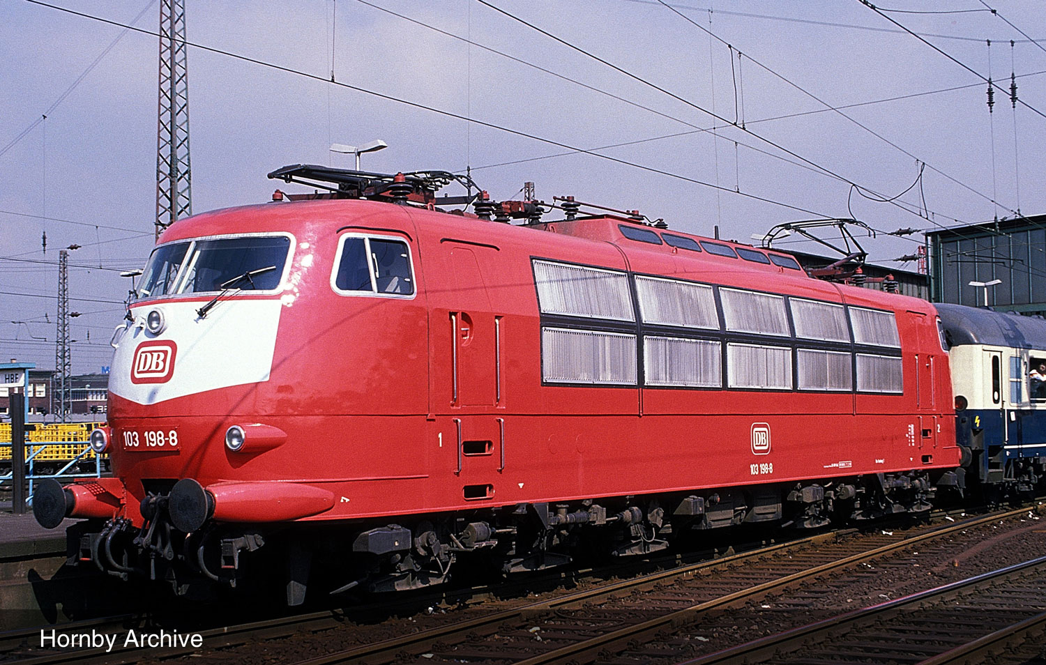HN2565S DB electric locomotive 103 140, single arm pantograph