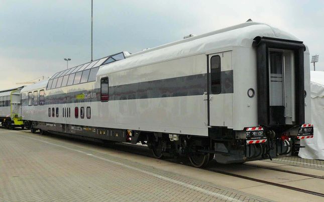 LUXON, dome car, grey livery, period VI. Suitable AC wheelsets for this item: HC6100 (10,27 x 25,20 mm)