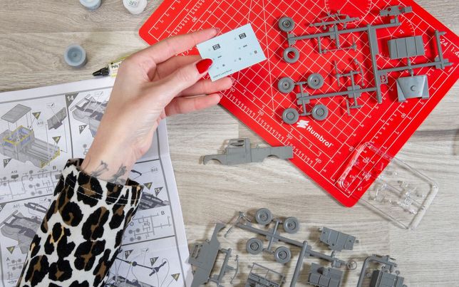 Airfix Starter Set 1:72 Scale Model Kits Including Paints, Glue And