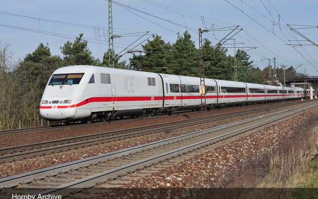 DB AG, set di 3 carrozze aggiuntive ICE 1 BR 401, livrea bianca/rossa, composto da 1 carrozza ristorante e 2 carrozze di 2a classe, Tz 157 "Landshut, ep. VI