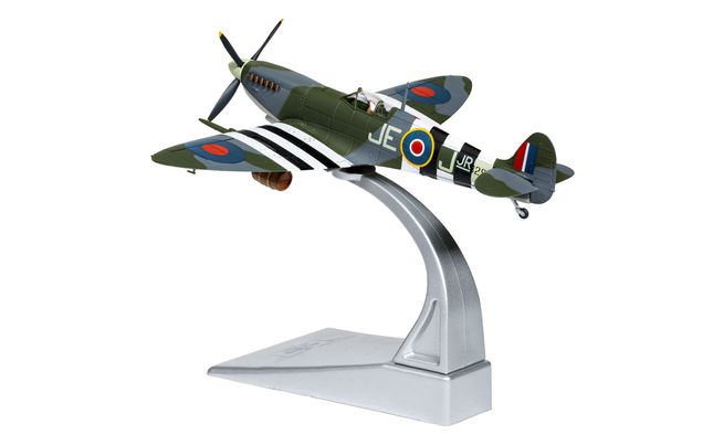 Supermarine Spitfire Mk.IX W/Cdr. J.E. Johnson