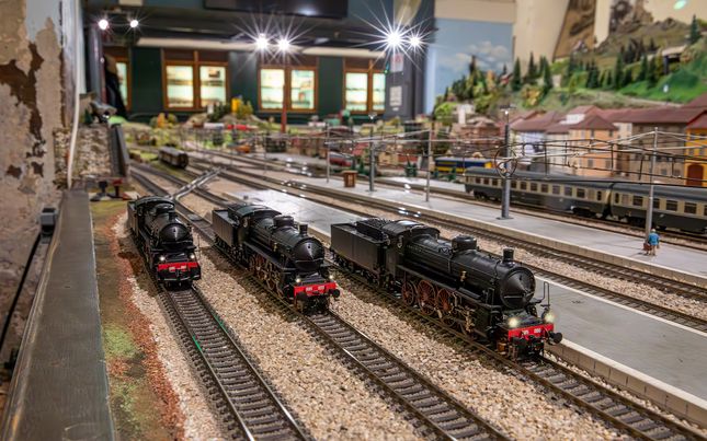 FS, Schleppdampflokomotive mit Schlepptender Gr. 685, 2. Serie, mit kurzem Kessel und Öllampen, Ep. III