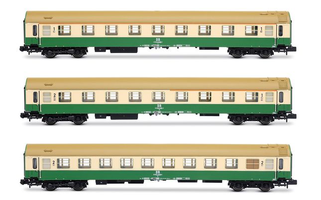 DR, 3-unit set of "OSShD" coaches type B, no. 2/2, consisting of 1 x A + 1 x AB + 1 x Bc, green/beige livery, ep. IV
