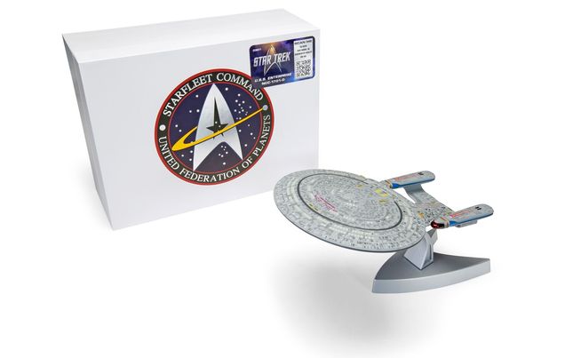 CC96611 Star Trek - USS Enterprise NCC-1701-D (The Next