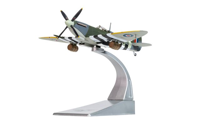 Supermarine Spitfire Mk.IX W/Cdr. J.E. Johnson