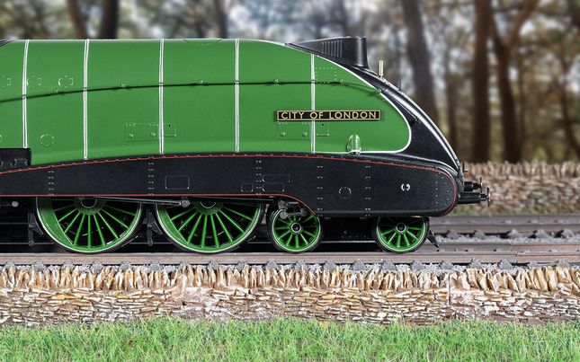 R30406 LNER - Streamlined B17 - 2870 'City of London'
