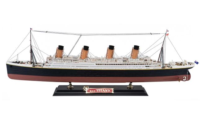 A50146A RMS Titanic Gift Set 1:400