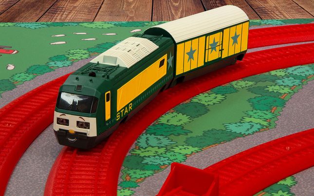 R9354 Star The Express Goods Remote Controlled Train Pack