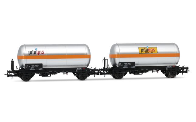 FS, 2-unit pack 2-axle gas tank wagons, silver with orange stripe, "Pibigas", ep. IVa