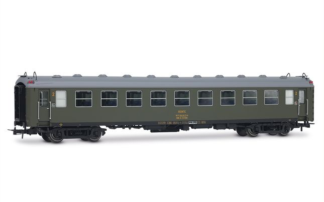 RENFE, 2-unit set of 5000 coaches, consisting of 2 x BB4 2nd class, with old bellows, in olive green livery, ep. IV