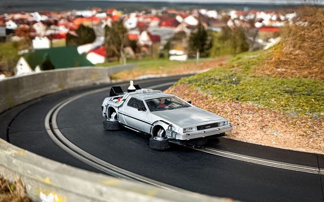 Flying Time Machine - Back To The Future 2