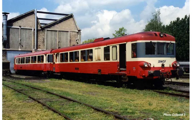 SNCF, autorail diesel EAD X 4500 (XBD 4531 + XRAB 8529), livrée rouge/beige, ép. IV