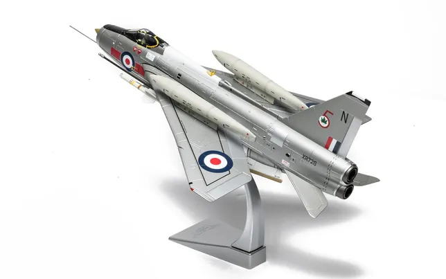 English Electric Lightning F.6 - RAF No. 5 Sqn - RAF Leconfield