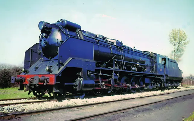 RENFE, steam locomotive 151F-3106 "Santa Fe", modern lamps and fuel tender