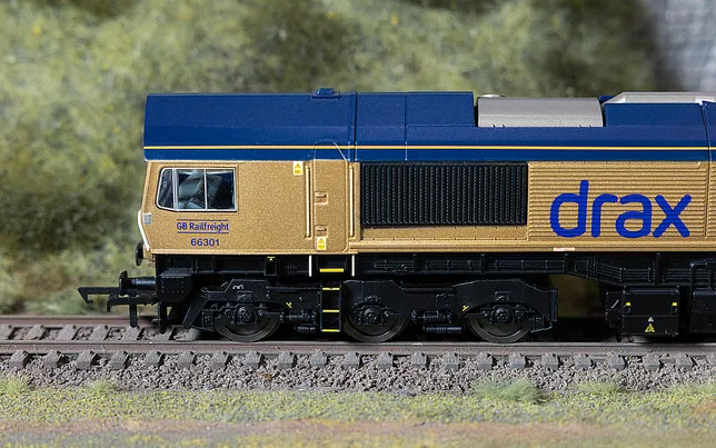 RailRoad: GB Railfreight - Class 66 - 66301 ‘Drax Power Station 50’ - Gold Livery (Drax 50th Anniversary)