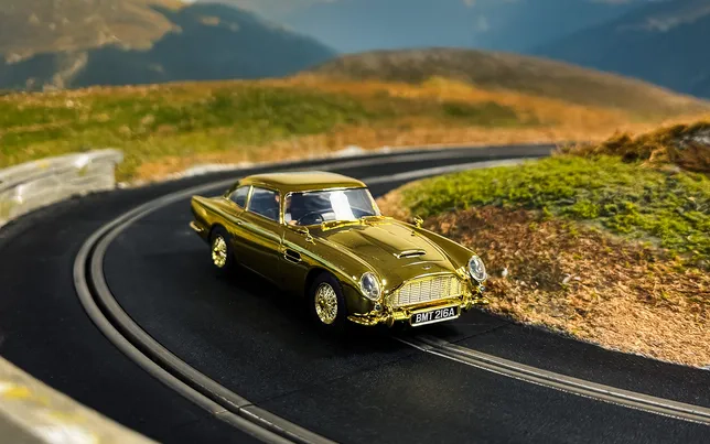 Aston Martin DB5 - James Bond 'Goldfinger' - Gold Edition