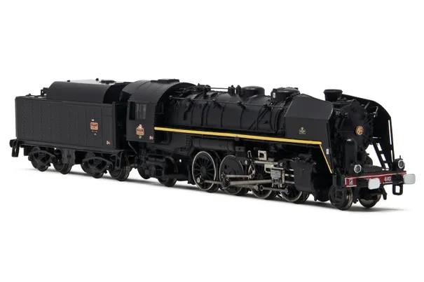 SNCF, Dampflokomotive 141 R 840, mit BoxpokRädern auf der Treibachse, Tender mit großem Ölbunker, in schwarzer Lackierung mit gelber Linie, Ep. III, mit DCC-Sounddecoder