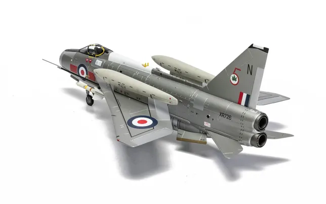 English Electric Lightning F.6 - RAF No. 5 Sqn - RAF Leconfield