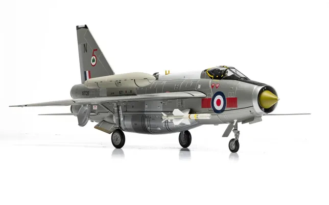 English Electric Lightning F.6 - RAF No. 5 Sqn - RAF Leconfield