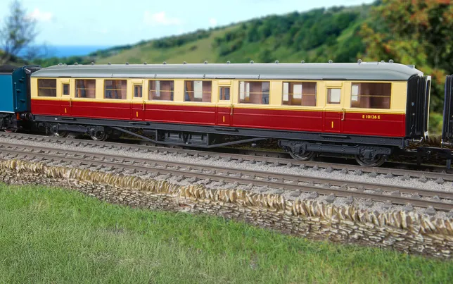 BR - Gresley Corridor - E10126E - First Class Coach