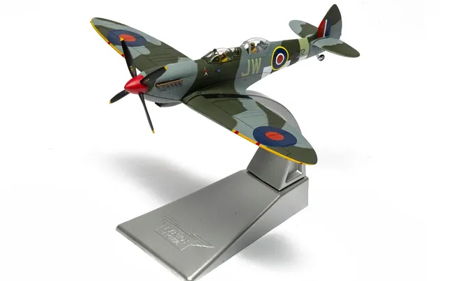 Supermarine Spitfire T9 - PV202 - Aerial Collective - Duxford Airfield