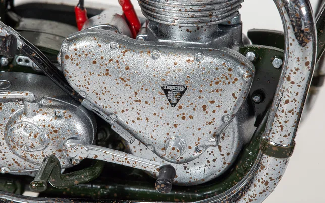 The Great Escape Triumph TR6 Trophy Motorcycle (Weathered) - 1:12 Scale