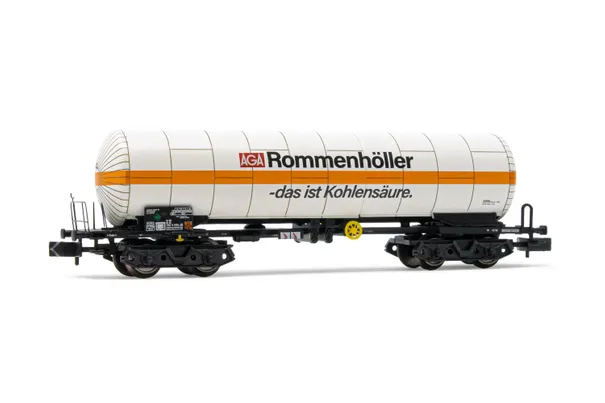 DB, carro cisterna isolato a 4 assi per trasporto gas, livrea bianca/arancio, "Rommenhöller", ep. IV
