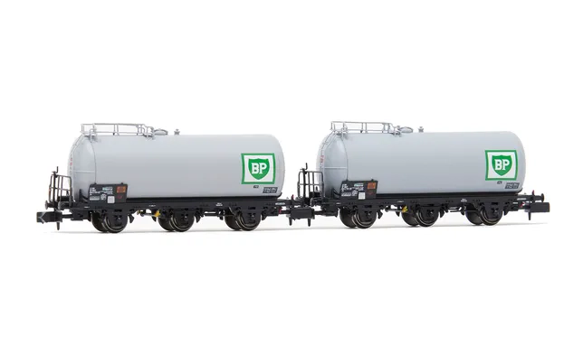 SNCF, 2-unit pack of 3-axle tank wagons, "TOTAL", ep. III
