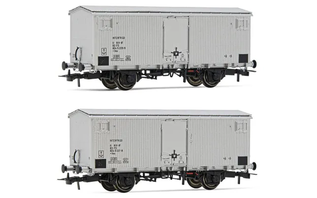 FS, 2-tlg Set 2-achs. Kühlwagen Ifms, Ausführung mit Blechladetüren, „UK”-Fahrzeugbegrenzungslinie, in silberner Lackierung, Ep. IV