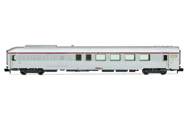 SNCF, coffret de 3 voitures TEE « Paris - Ruhr », livrée argent, composé de 1 voiture A4Dtux, 1 voiture Vru et 1 voiture A3rtu, ép. IV