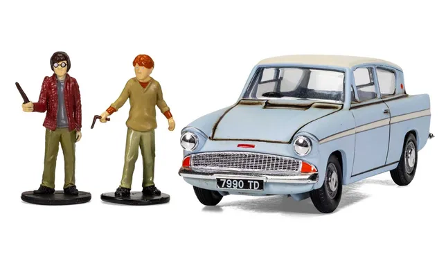 Harry Potter Flying Ford Anglia with Harry Potter and Ron Weasley Figurines
