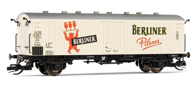 DR, set de 2 wagons frigorifiques à 2 essieux pour ferry-boats type Tnbs, "Berliner Pilsener", ép. III