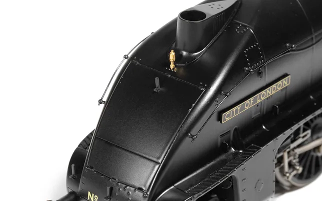 BR, Class B17/5, 4-6-0, 61670 'City of London' - Era 4