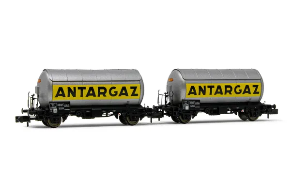 SNCF, 2-unit set of 2-axle gas tank wagons, silver "Antargaz" livery, period III