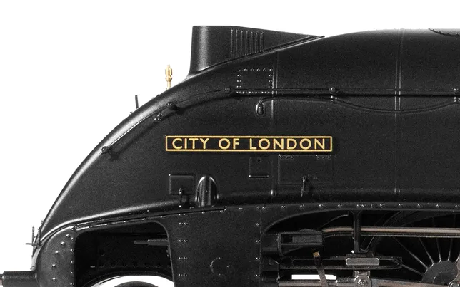 BR, Class B17/5, 4-6-0, 61670 'City of London' - Era 4
