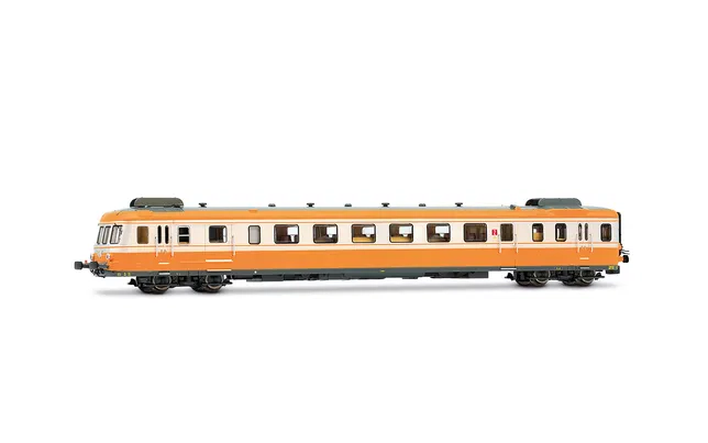 SNCF, autorail diesel RGP II, unité motrice + remorque en version modernisée, livrée orange/argent, ép. IV