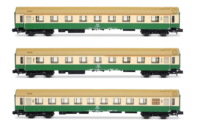 DR, 3-unit set of "OSShD" coaches type B, no. 2/2, consisting of 1 x A + 1 x AB + 1 x Bc, green/beige livery, ep. IV