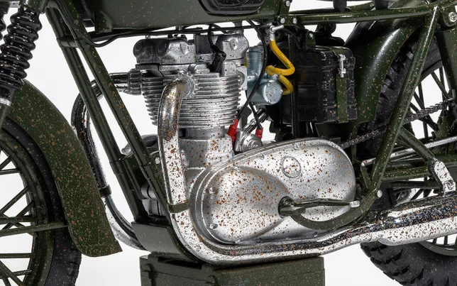 The Great Escape Triumph TR6 Trophy Motorcycle (Weathered) - 1:12 Scale