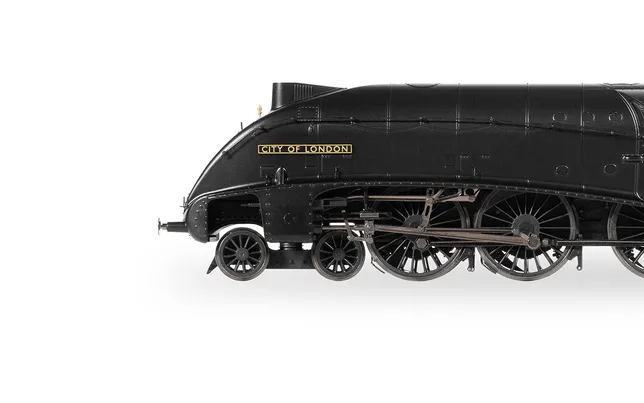 BR, Class B17/5, 4-6-0, 61670 'City of London' - Era 4