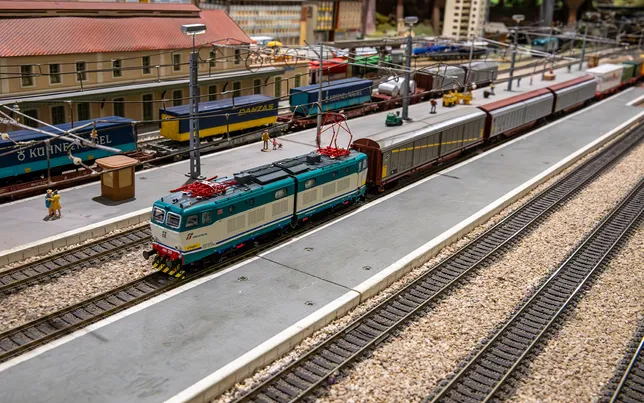 FS, locomotiva elettrica E.655, 2a serie, livrea XMPR, ep. V-VI