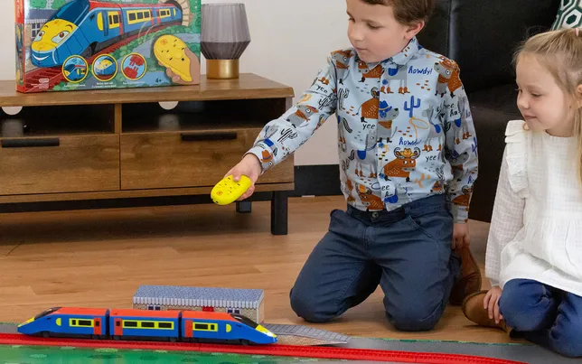 Playtrains - Flash The Local Express Remote Controlled Battery Train Set