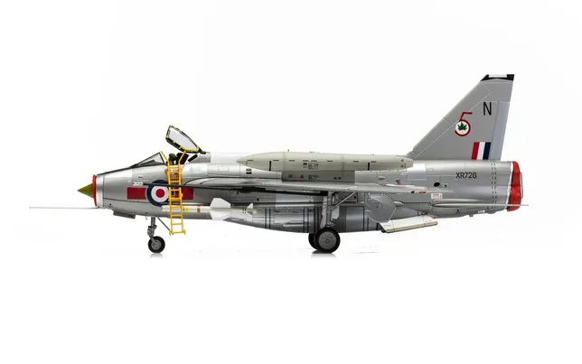 English Electric Lightning F.6 - RAF No. 5 Sqn - RAF Leconfield