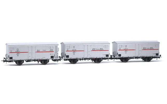 FS, 3-unit pack refrigerated wagons Hgb 2-axles (2 metallic without brakeman's cab, 1 wooden with), white, red stripe, ep. III