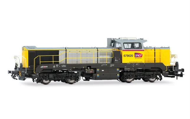 Akiem/SNCF Réseau, locomotive diesel BB 79000 (Vossloh DE 18), livrée jaune/gris, ép. VI