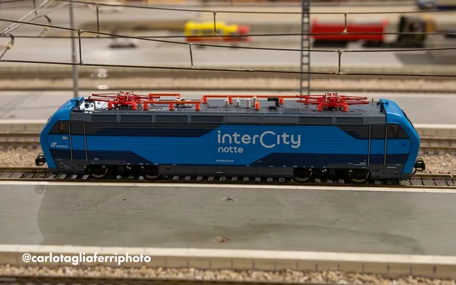 FS, electric locomotive E.402B in new "Intercity Notte" new blue livery, ep. VI