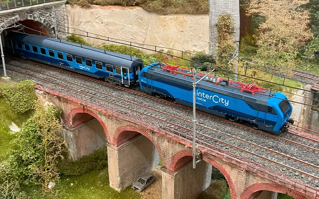 FS, electric locomotive E.402B in new "Intercity Notte" new blue livery, ep. VI