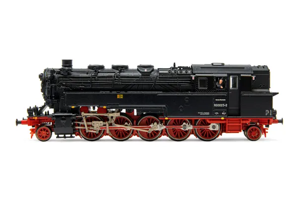 DR, locomotiva a vapore classe 95 036, combustione a nafta, livrea rossa/nera, ep. IV