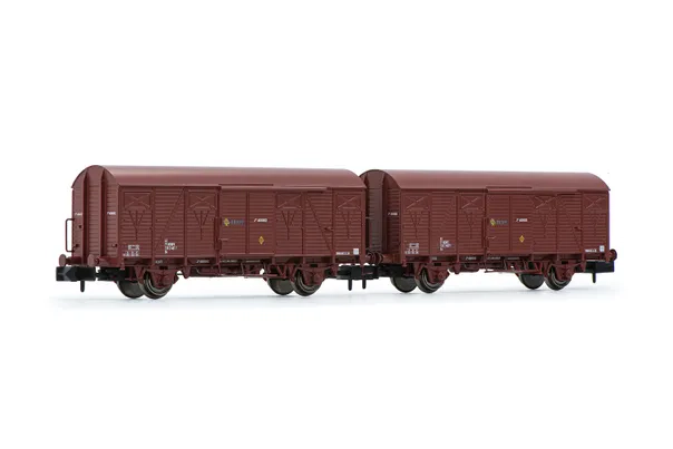 RENFE, 2-tlg. Set 2-achs. gedeckte Güterwagen mit Bretterwänden J2, in brauner Lackierung, Ep. IV
