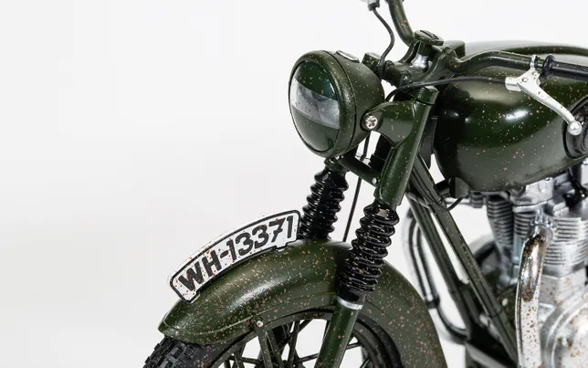 The Great Escape Triumph TR6 Trophy Motorcycle (Weathered) - 1:12 Scale